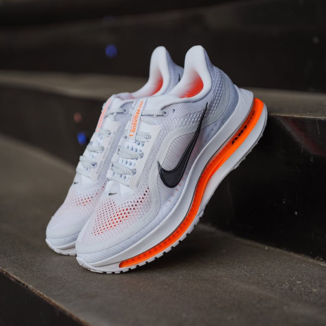 Nike Pegasus Premium - Cinza Futebol/Laranja