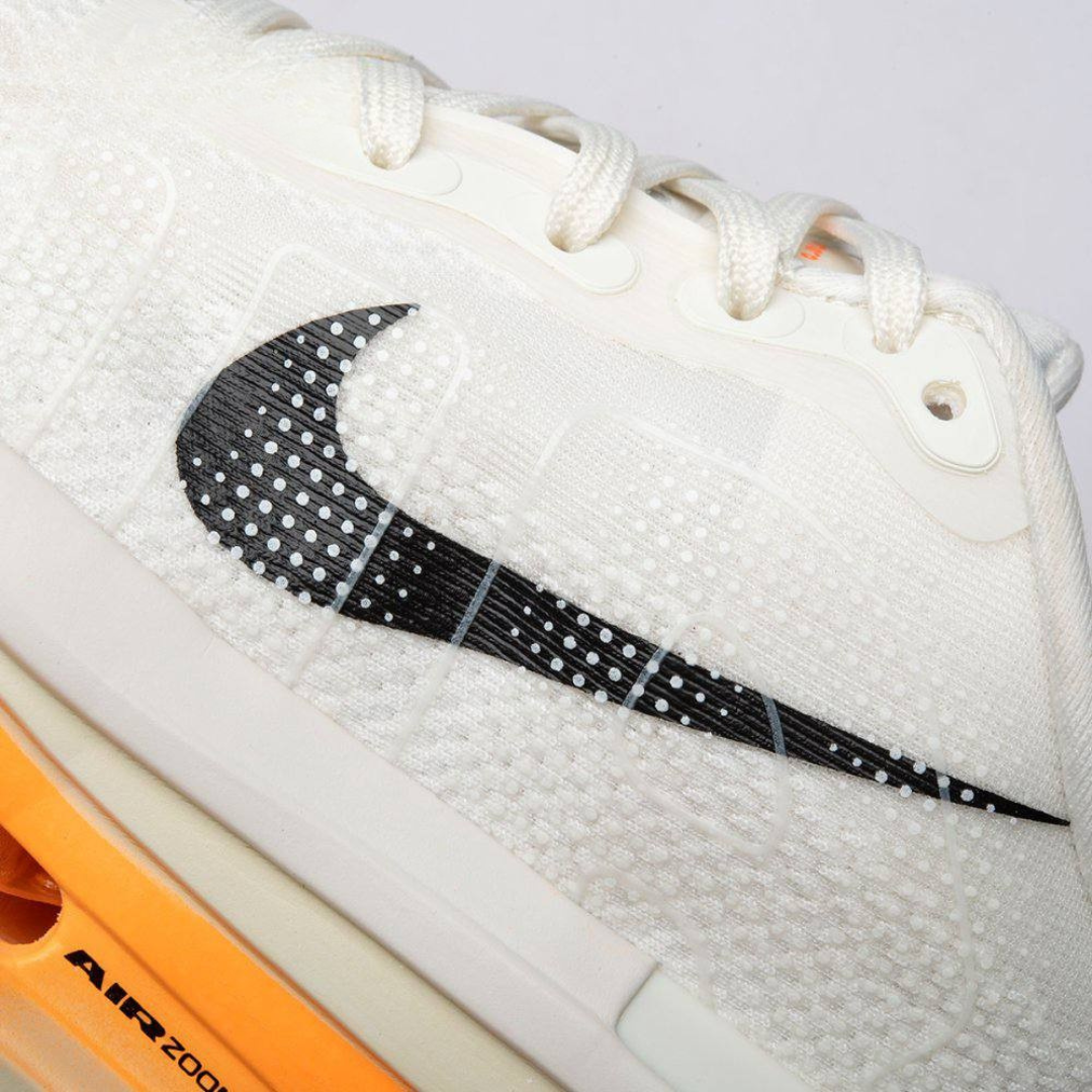 Nike Vomero Premium - Branco/Laranja