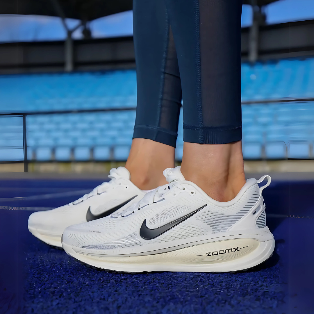 Nike Vomero 18 - Branco/Bege
