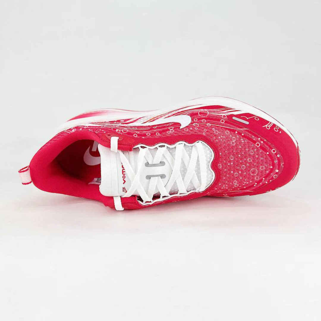 Nike Vomero Plus - Vermelho Carmim/Branco