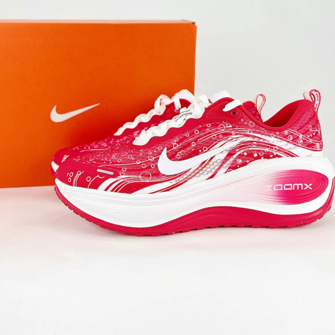 Nike Vomero Plus - Vermelho Carmim/Branco