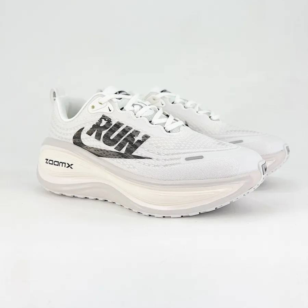Nike Vomero Plus - Branco/Preto