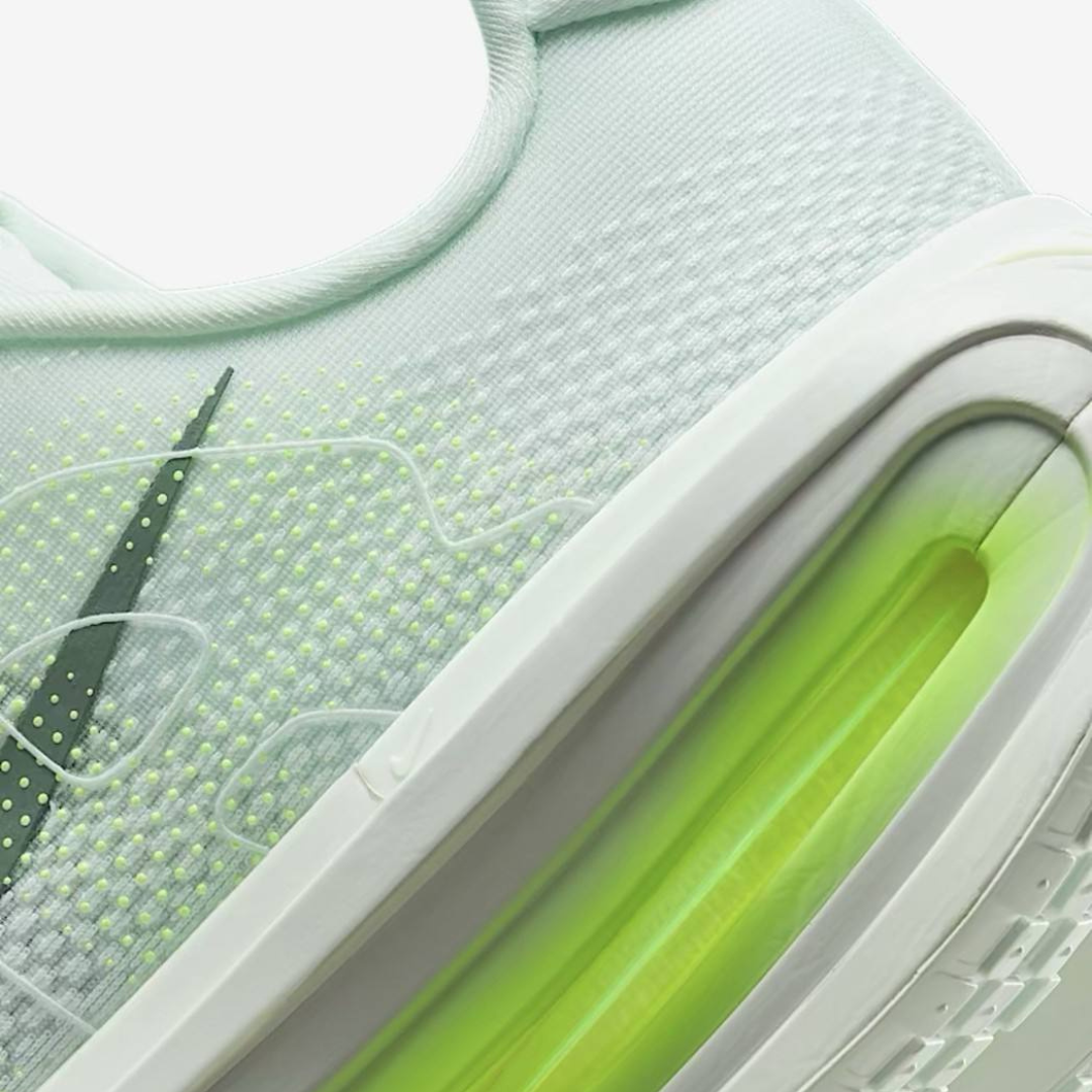 Nike Vomero Premium - Barely Volt