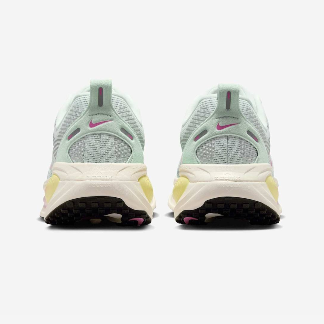 Nike Vomero 18 - Verde Água/Rosa