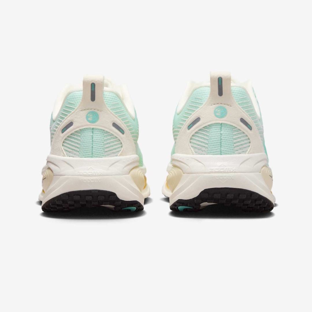 Nike Vomero 18 - Flash Aqua/Bege