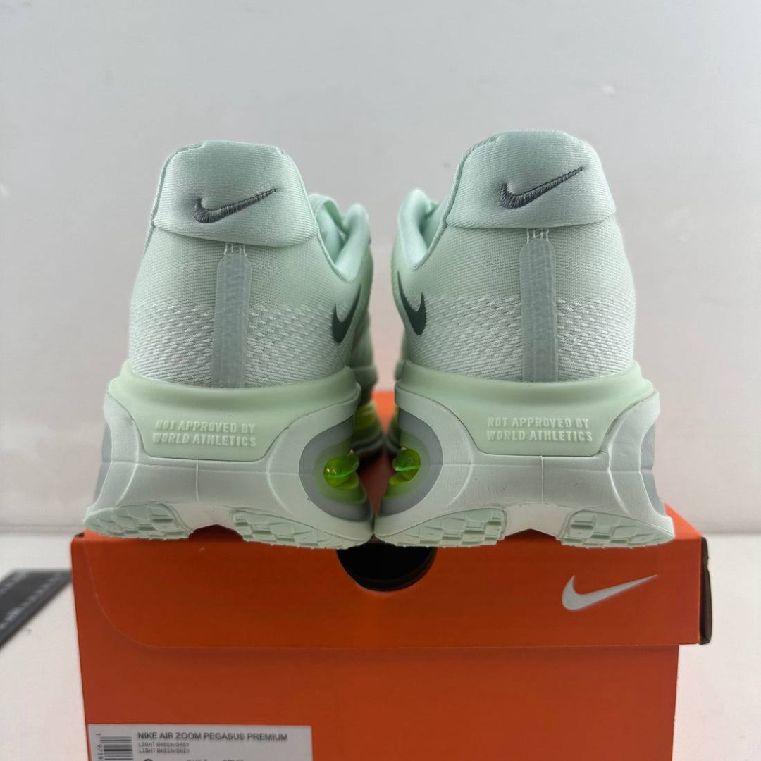 Nike Vomero Premium - Barely Volt