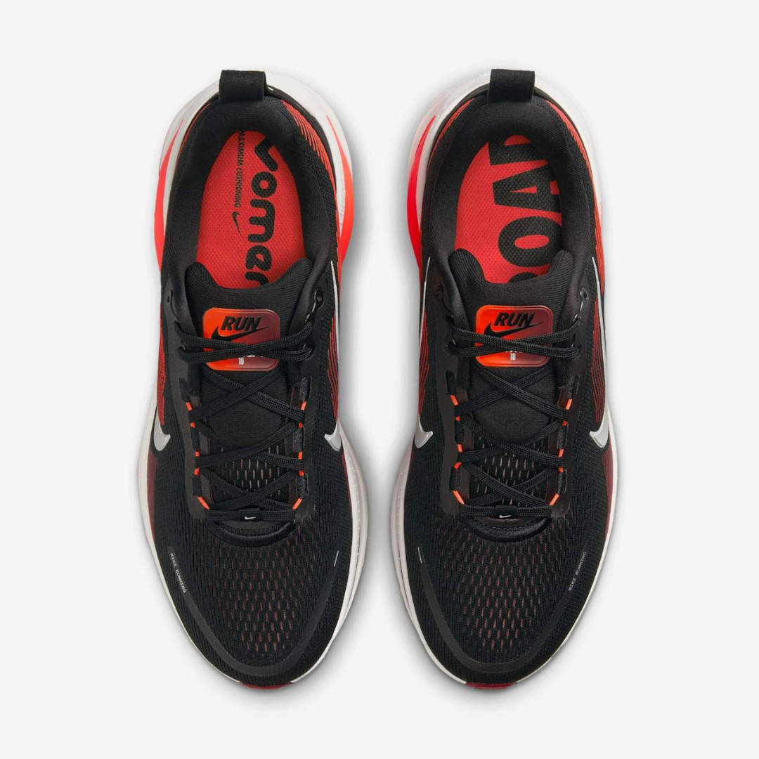 Nike Vomero 18 - Preto/Vermelho