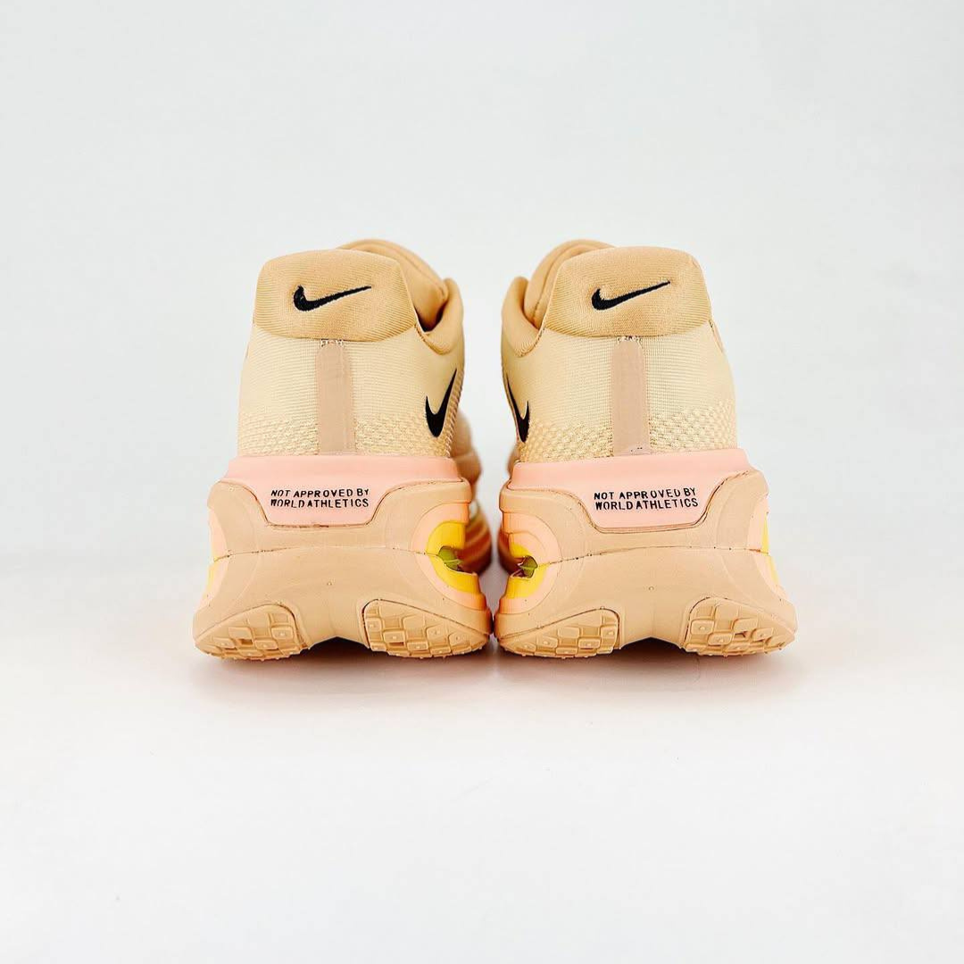 Nike Vomero Premium - Laranja/Preto