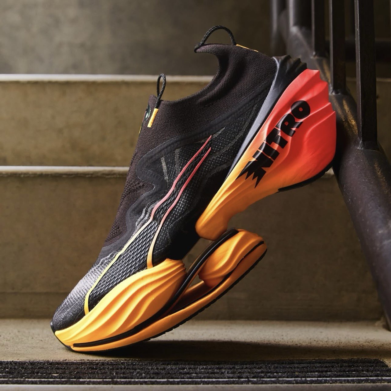 Puma Fast-RB Nitro Elite - Preto com Laranja e Rosa