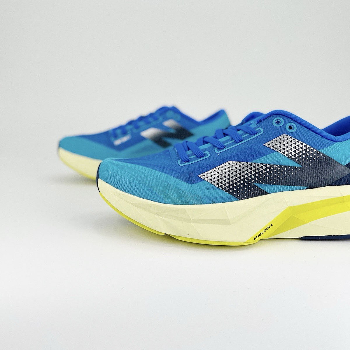 New Balance FuelCell Rebel V4 - Azul-Collor