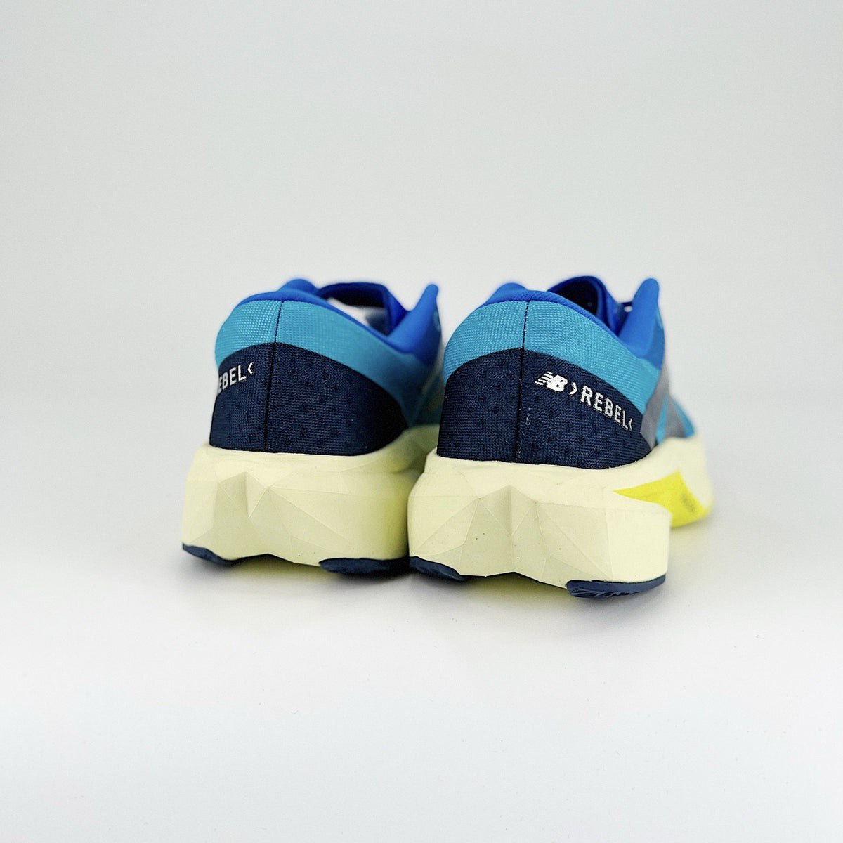 New Balance FuelCell Rebel V4 - Azul-Collor