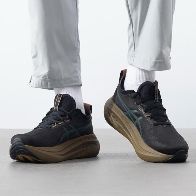 Asics Gel - Nimbus 27 Platinum - Preto/Dourado