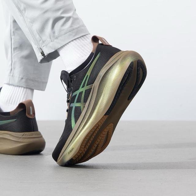 Asics Gel - Nimbus 27 Platinum - Preto/Dourado