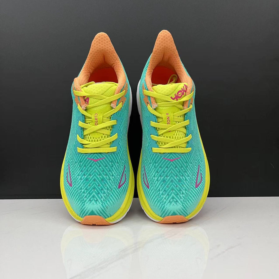 HOKA Clifton 9 Cinza Claro – imagem 4 de 5