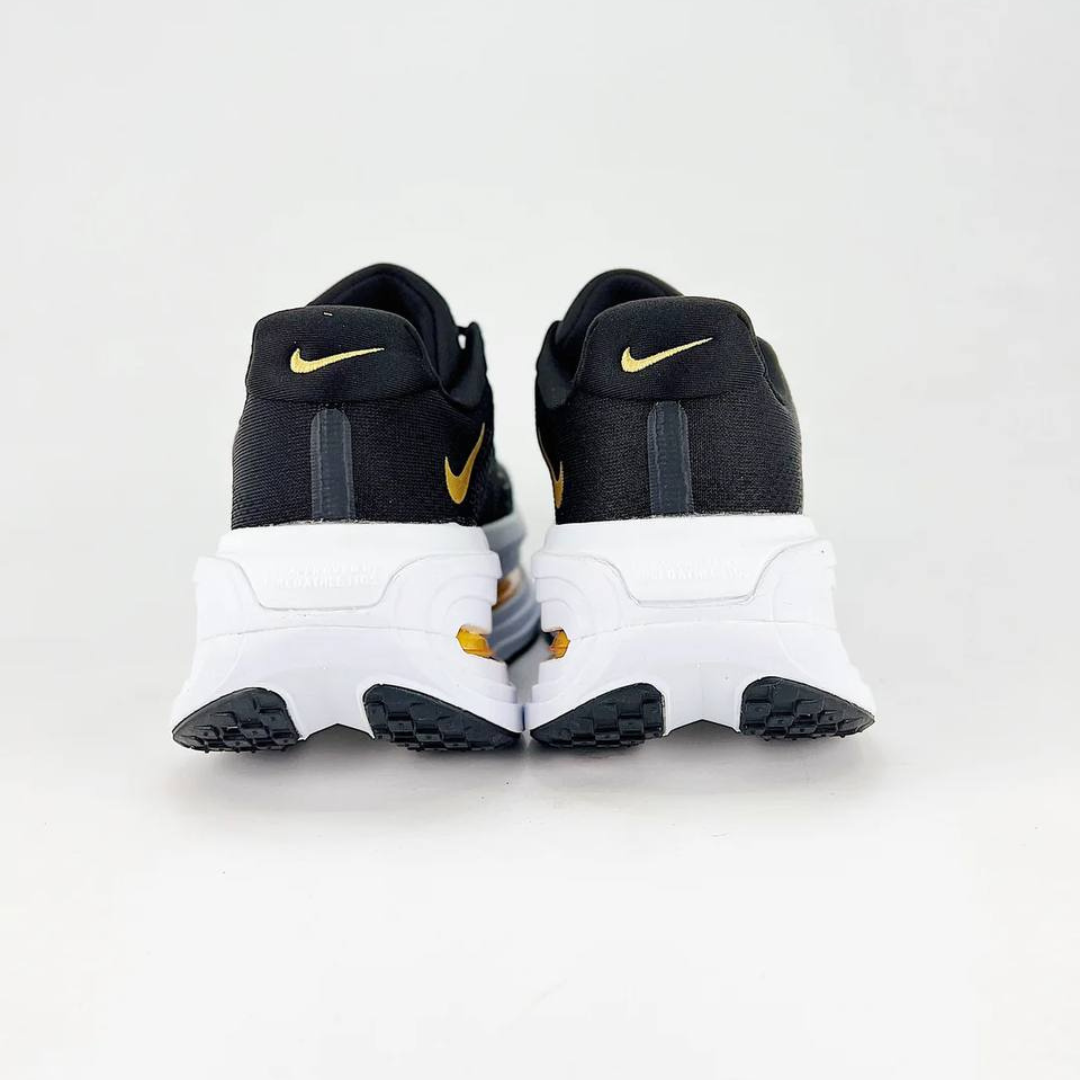 Nike Vomero Premium - Preto/Dourado