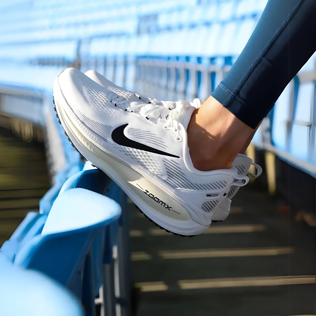 Nike Vomero 18 - Branco/Bege