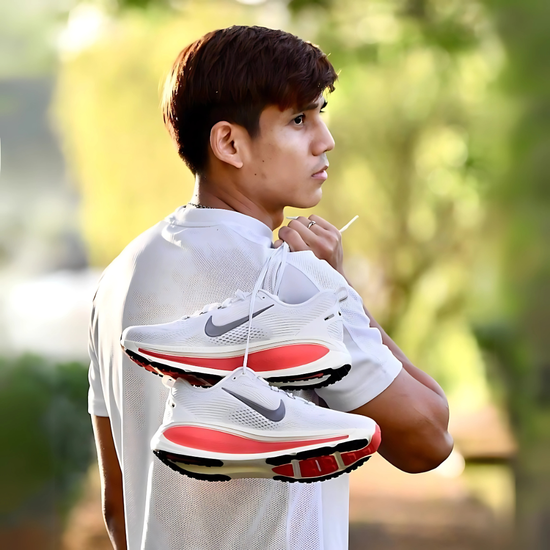 Nike Vomero 18 - Branco/Vermelho