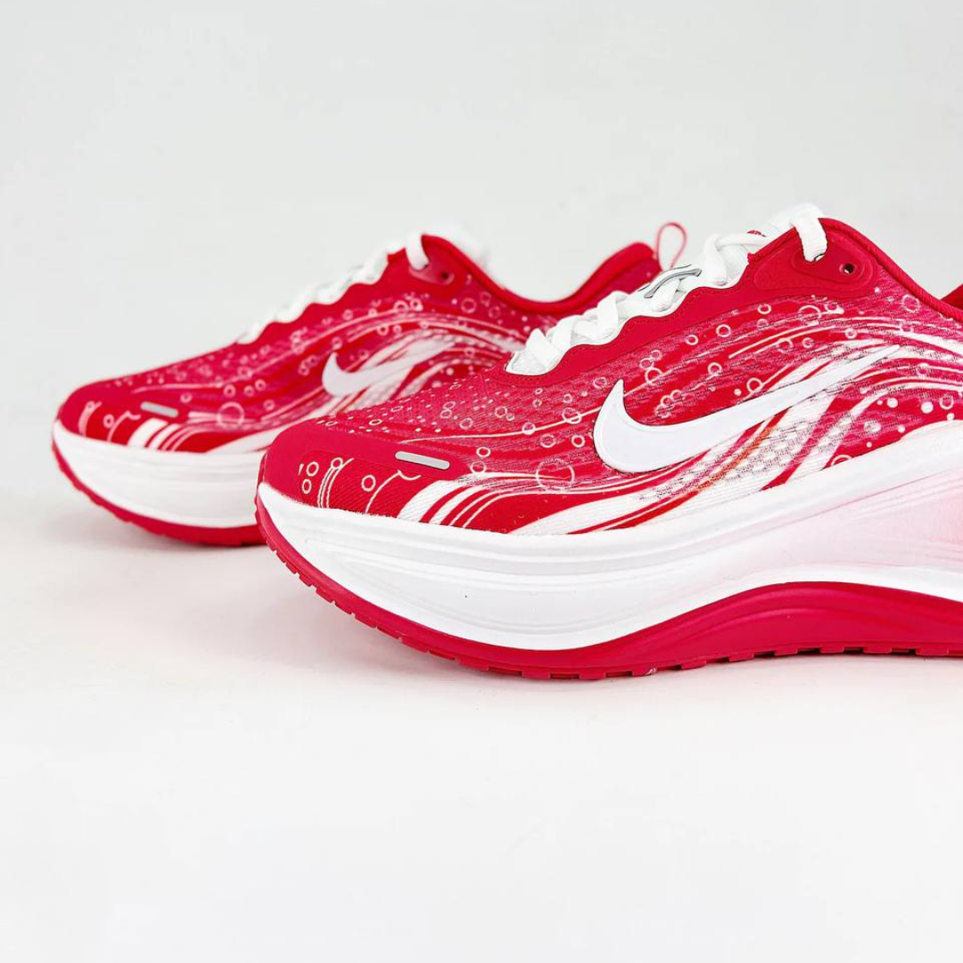 Nike Vomero Plus - Vermelho Carmim/Branco