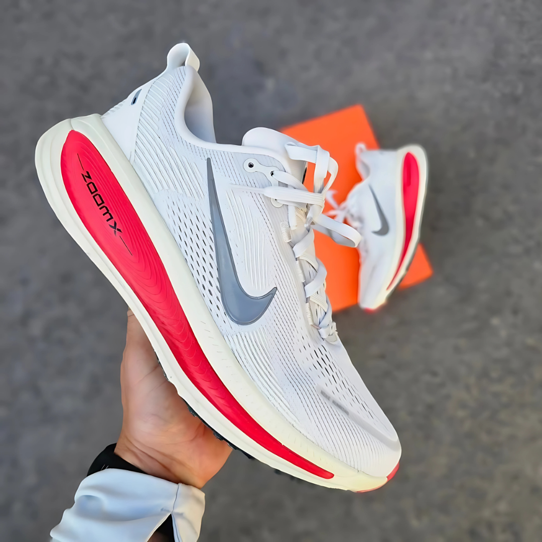 Nike Vomero 18 - Branco/Vermelho