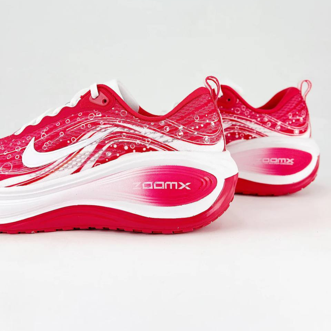 Nike Vomero Plus - Vermelho Carmim/Branco