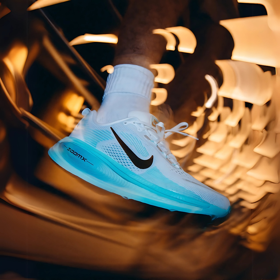 Nike Vomero 18 - White/Dusty Cactus