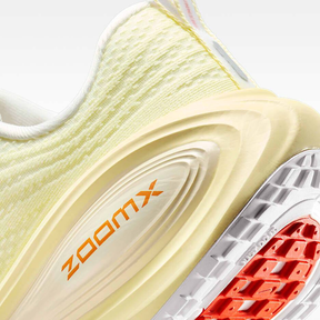 Nike Vomero Plus - Amarelo Claro/Vermelho