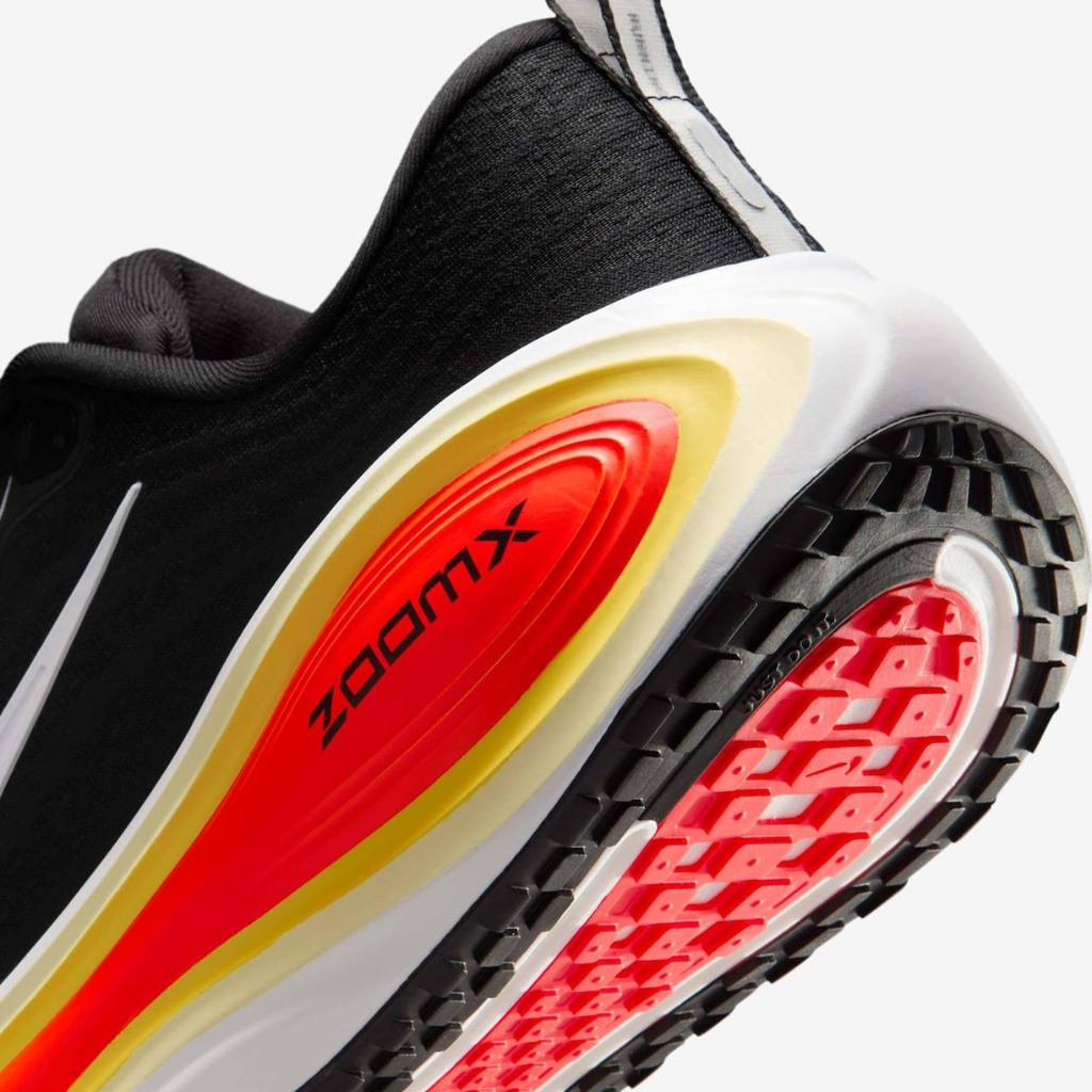 Nike Vomero Plus - Preto/Vermelho