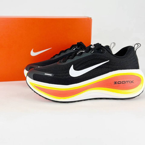 Nike Vomero Plus - Preto/Vermelho