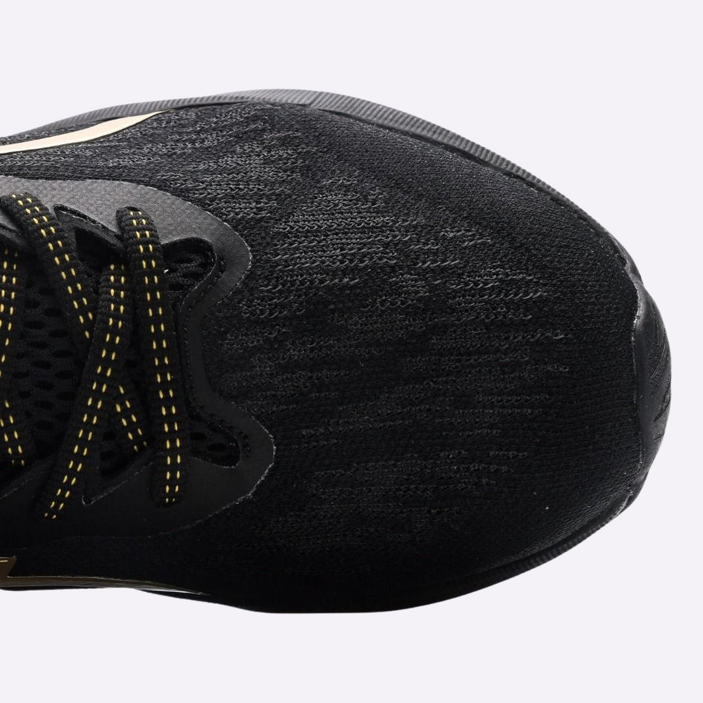 Asics Novablast 3 Preto/Dourado