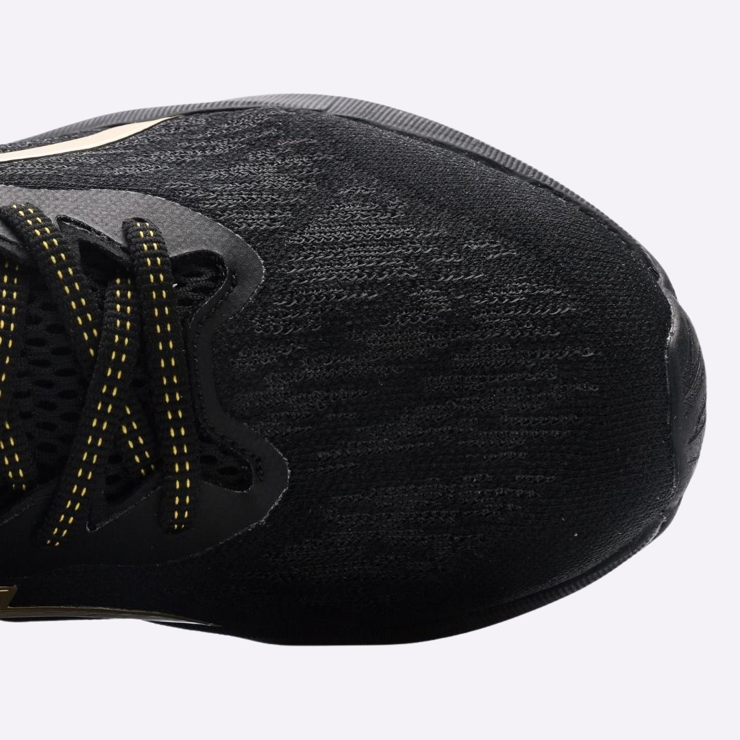 Asics Novablast 3 Preto/Dourado