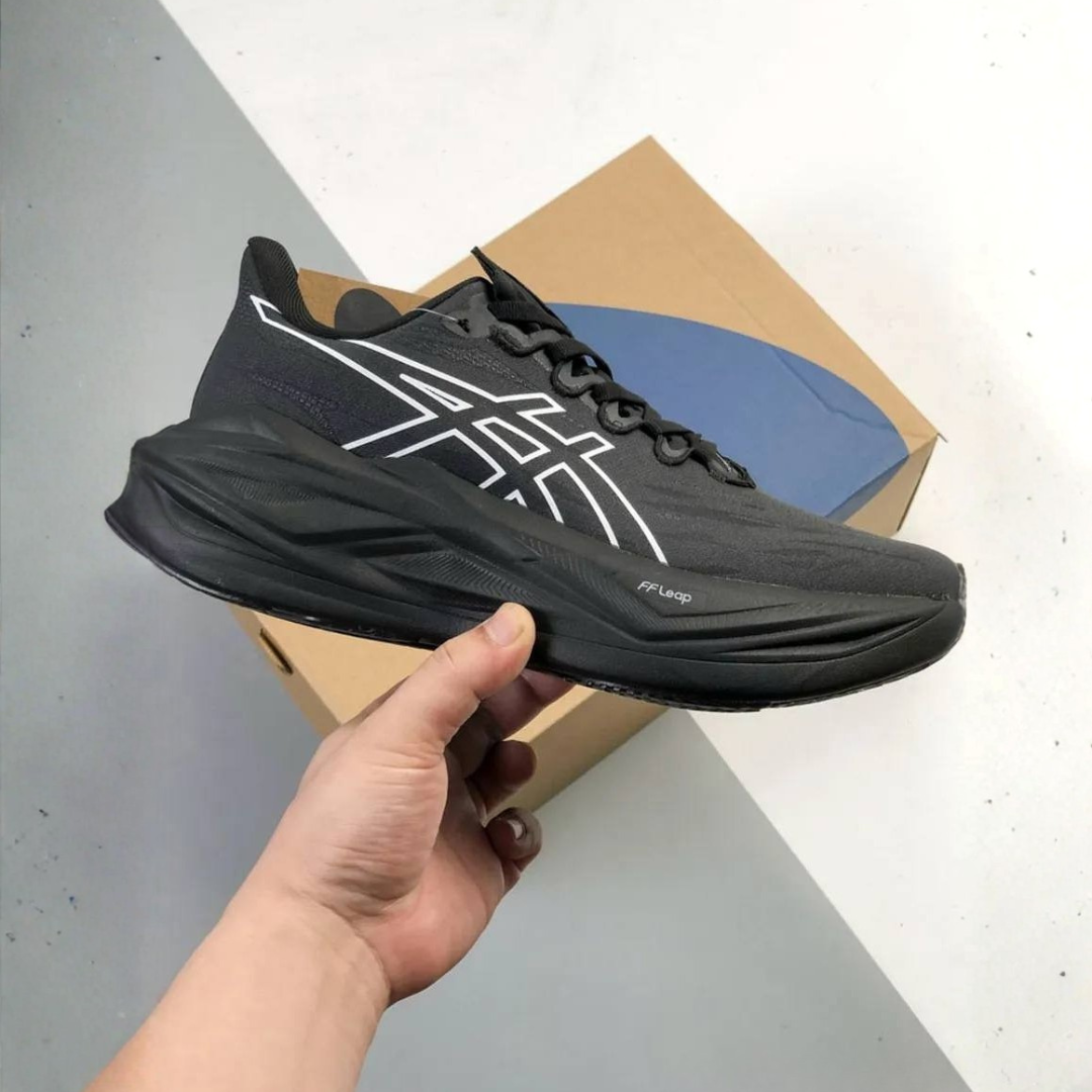 Asics Superblast 3 - Unissex - Preto