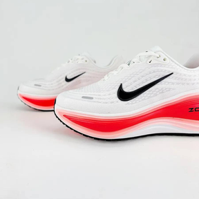 Nike Vomero Plus - Branco/Vermelho