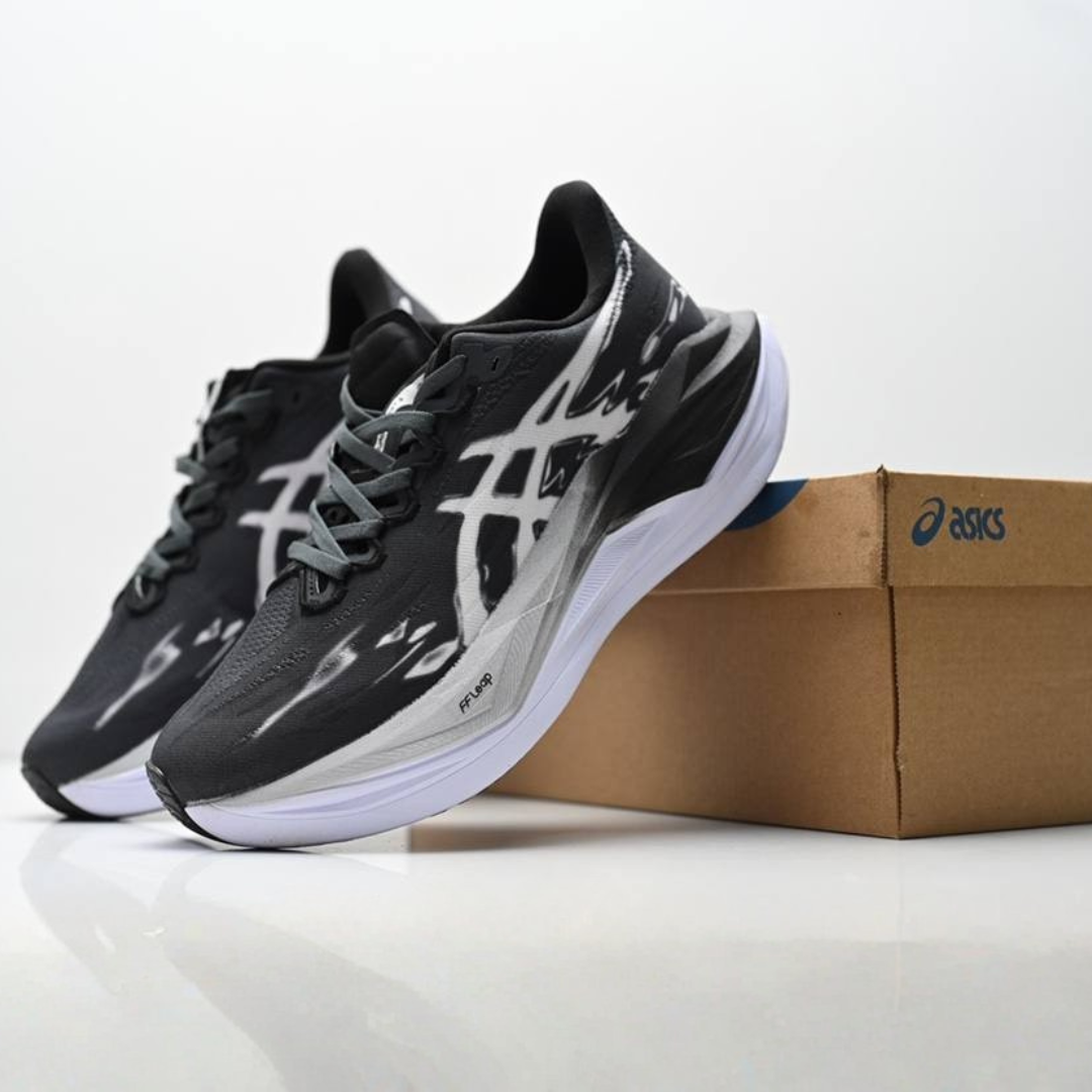 Asics Superblast 3 - Unissex - Preto/Branco/Cinza