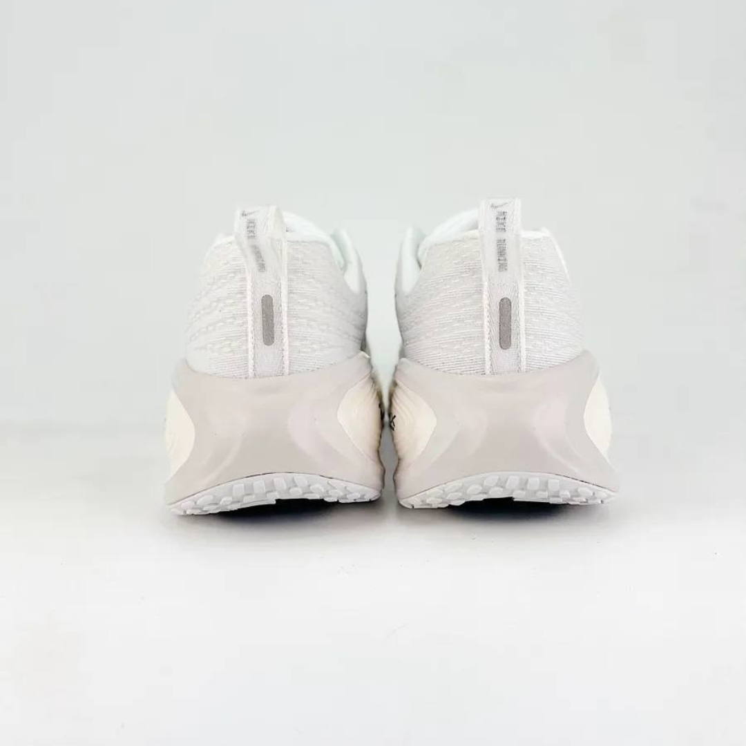 Nike Vomero Plus - Branco/Preto