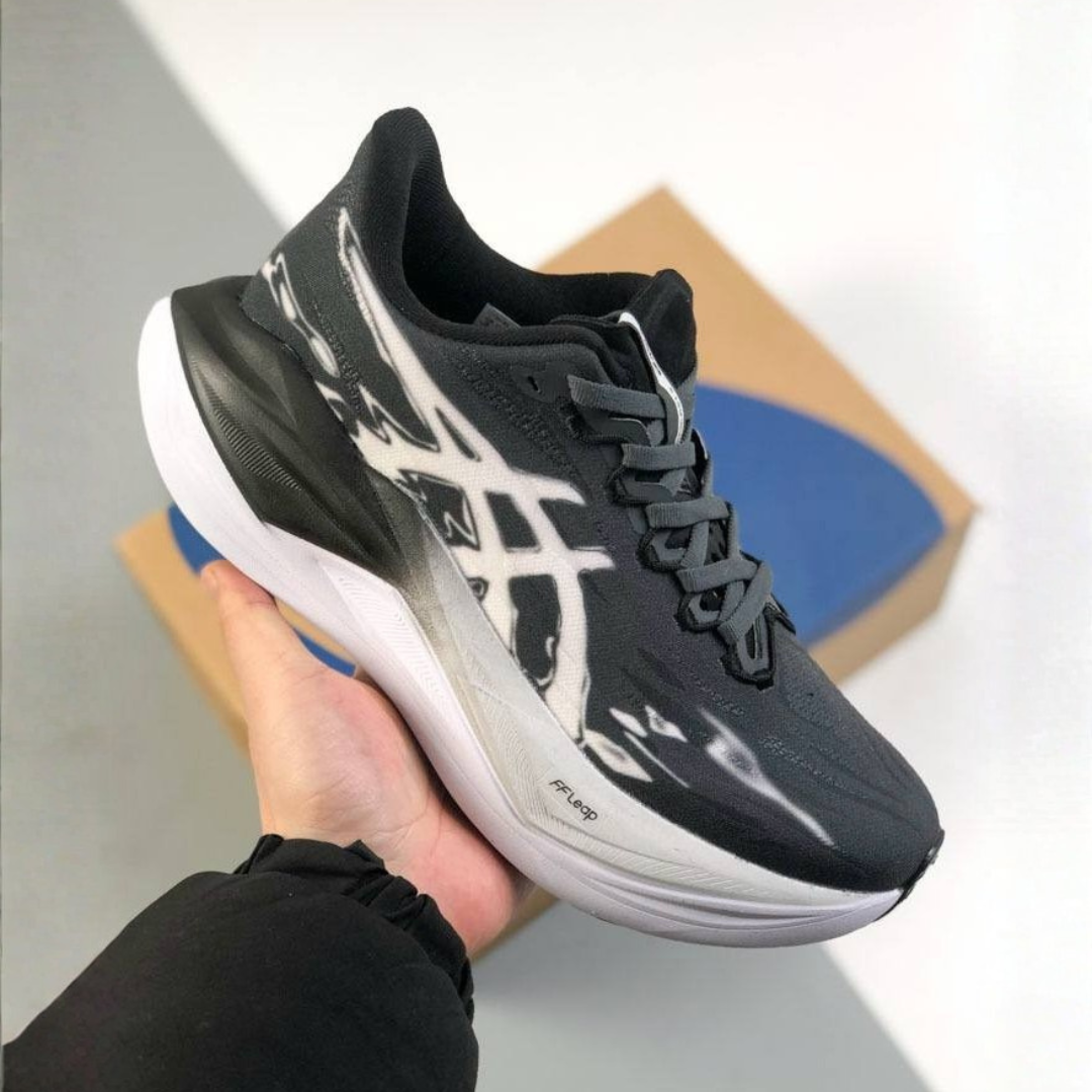 Asics Superblast 3 - Unissex - Preto/Branco/Cinza
