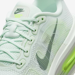 Nike Vomero Premium - Barely Volt