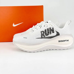 Nike Vomero Plus - Branco/Preto