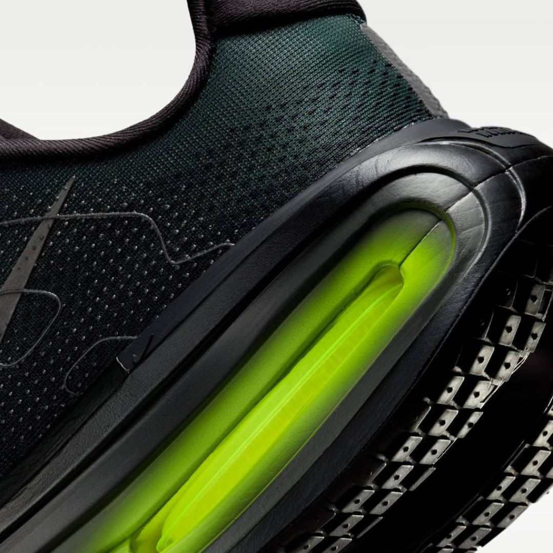 Nike Vomero Premium - Black Volt