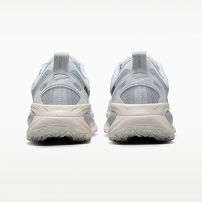 Nike Vomero 18 GORE-TEX - Cinza Metálico