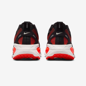 Nike Vomero 18 - Preto/Vermelho
