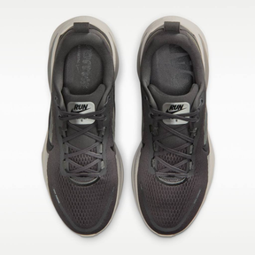 Nike Vomero 18 - Cinza Escuro/Bege