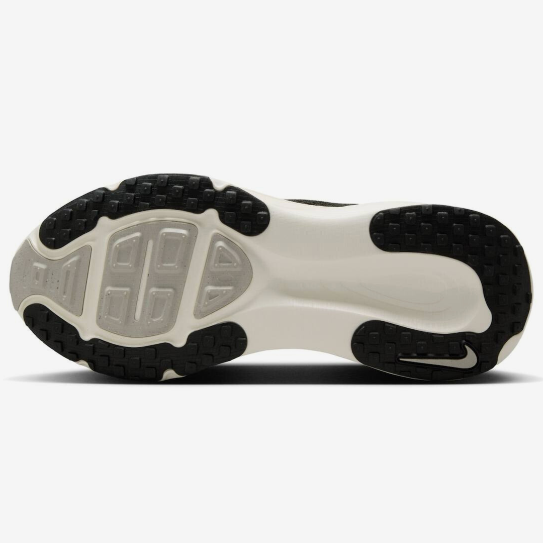 Nike Vomero 18 - Preto/Branco