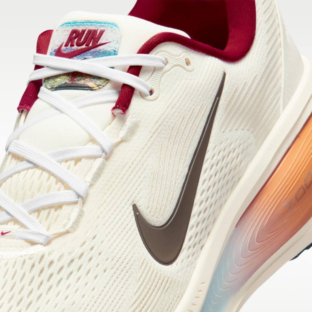 Nike Vomero 18 - Branco/Vermelho Vinho