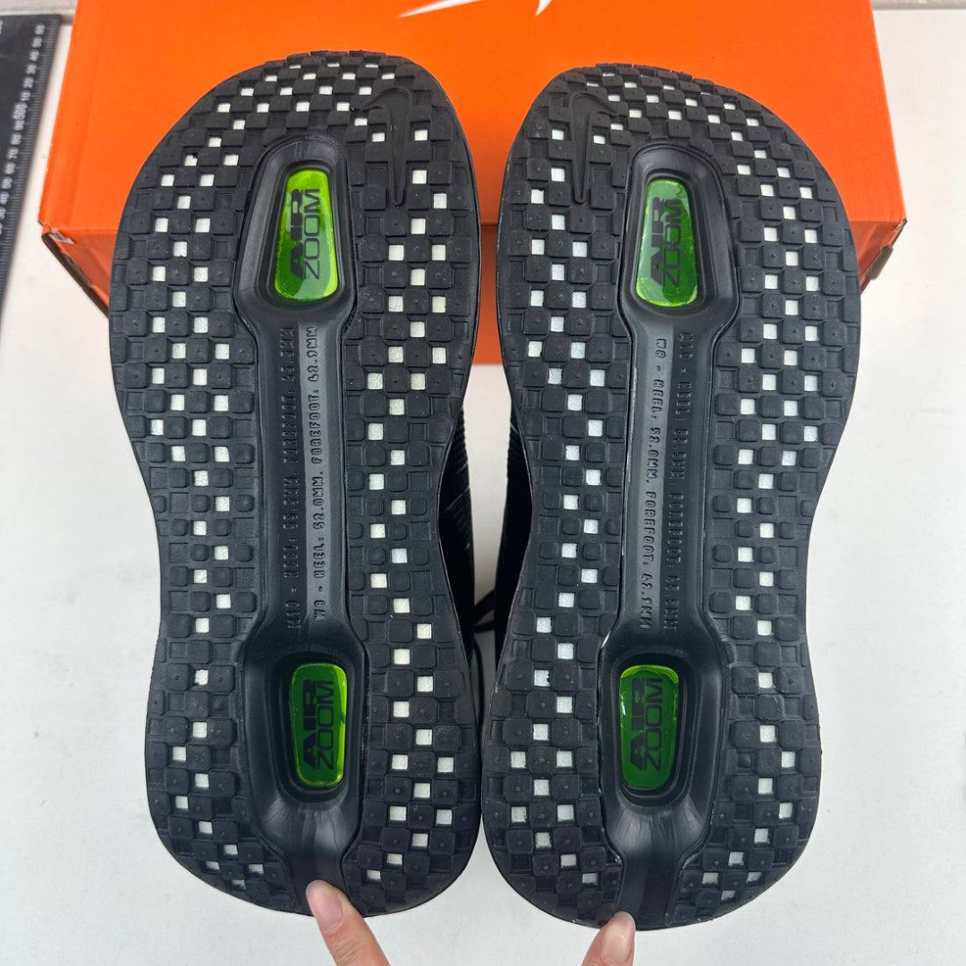 Nike Vomero Premium - Black Volt