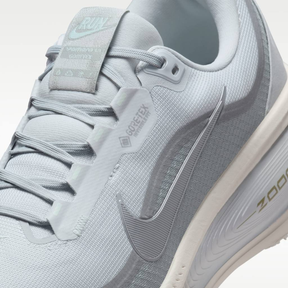 Nike Vomero 18 GORE-TEX - Cinza Metálico