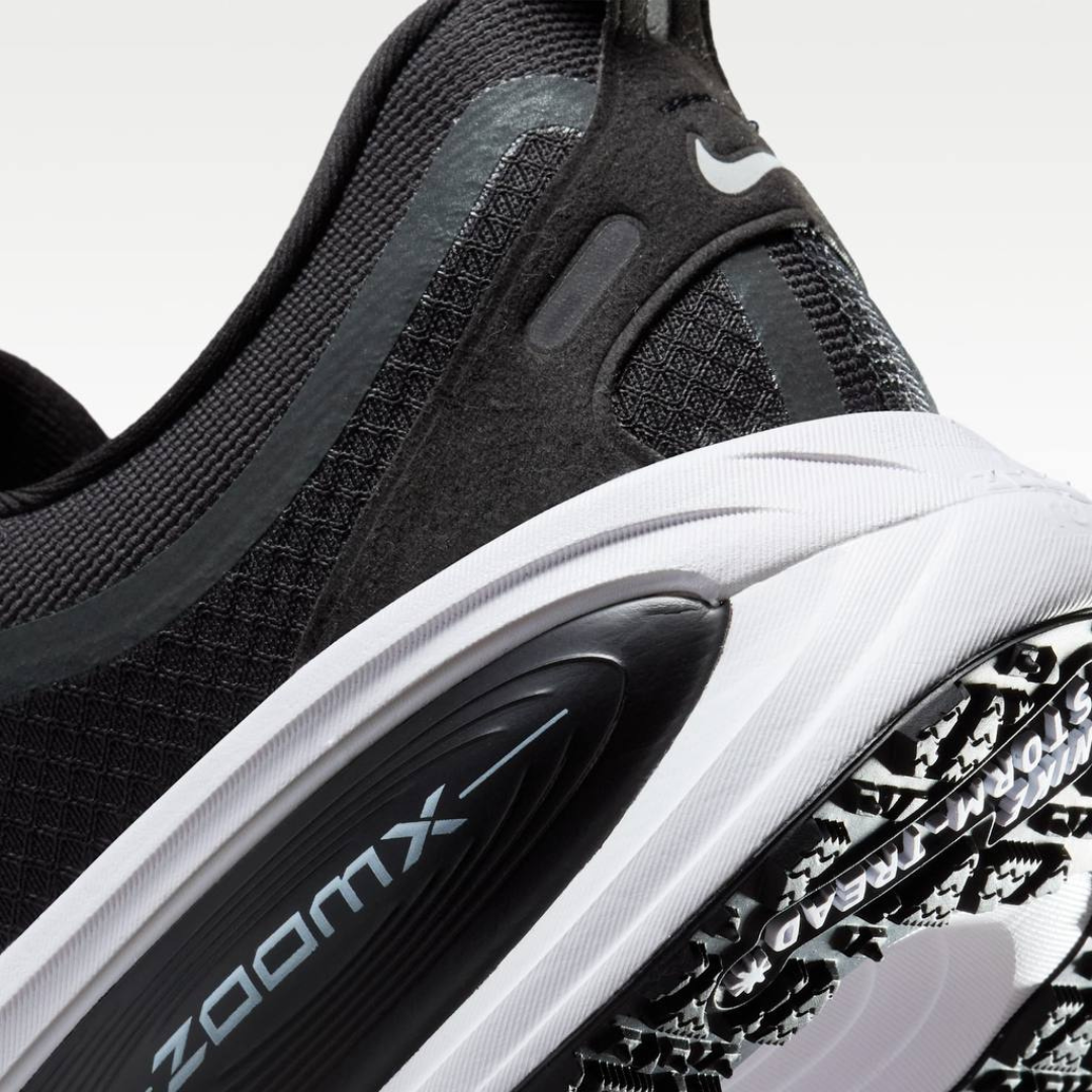 Nike Vomero 18 GORE-TEX - Preto/Branco