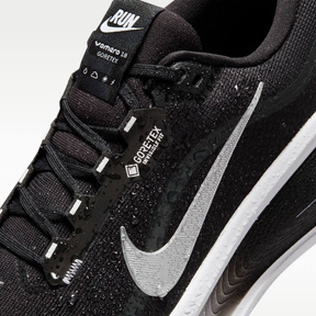 Nike Vomero 18 GORE-TEX - Preto/Branco