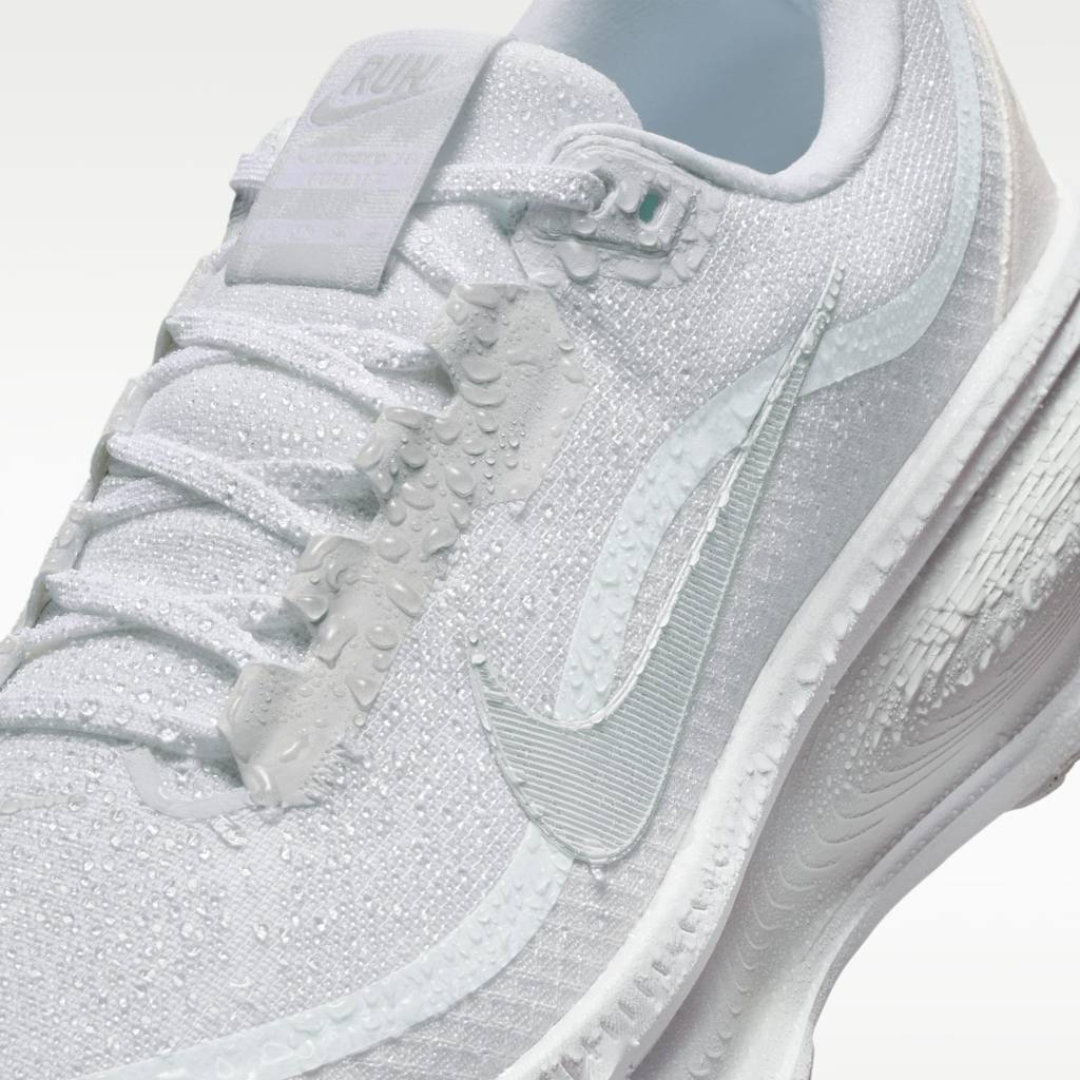 Nike Vomero 18 GORE-TEX - Branco/Cinza Metálico