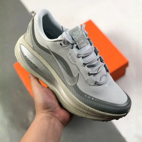 Nike Vomero 18 GORE-TEX - Cinza Metálico