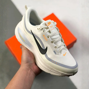 Nike Vomero 18 GORE-TEX - Bege/Cinza